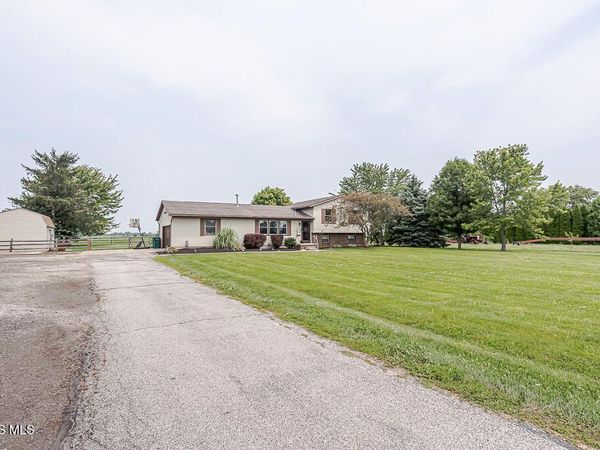 1352 Walbridge Road , Millbury, OH 43447