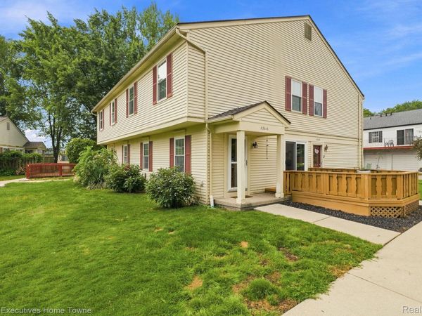 33616 Bayview Drive, Chesterfield Township, Mi 48047