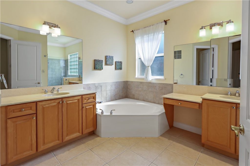 9030 Castle Harbour Circle, Vero Beach, FL 32963 Photo