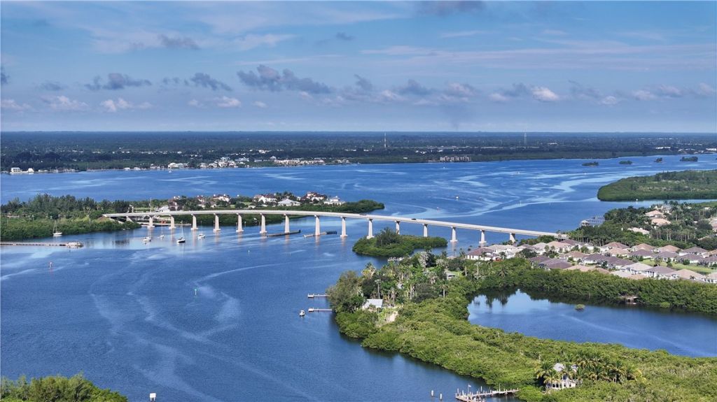9030 Castle Harbour Circle, Vero Beach, FL 32963 Photo