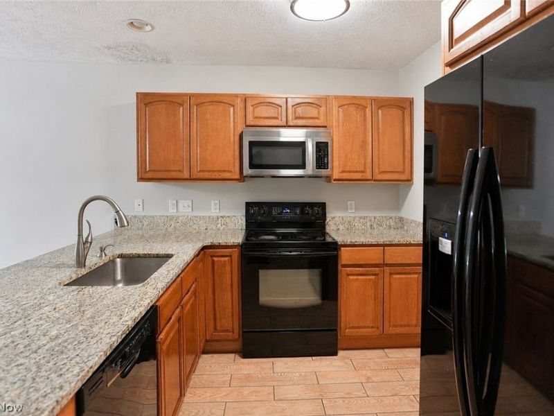 6387 Forest Park Drive, North Ridgeville, OH 44039 Photo 7