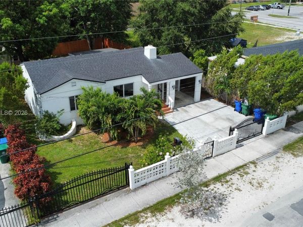 180 NW 67th St , Miami, FL 33150