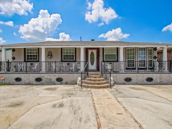 6113 VICTORIAN Drive , Marrero, LA 70072