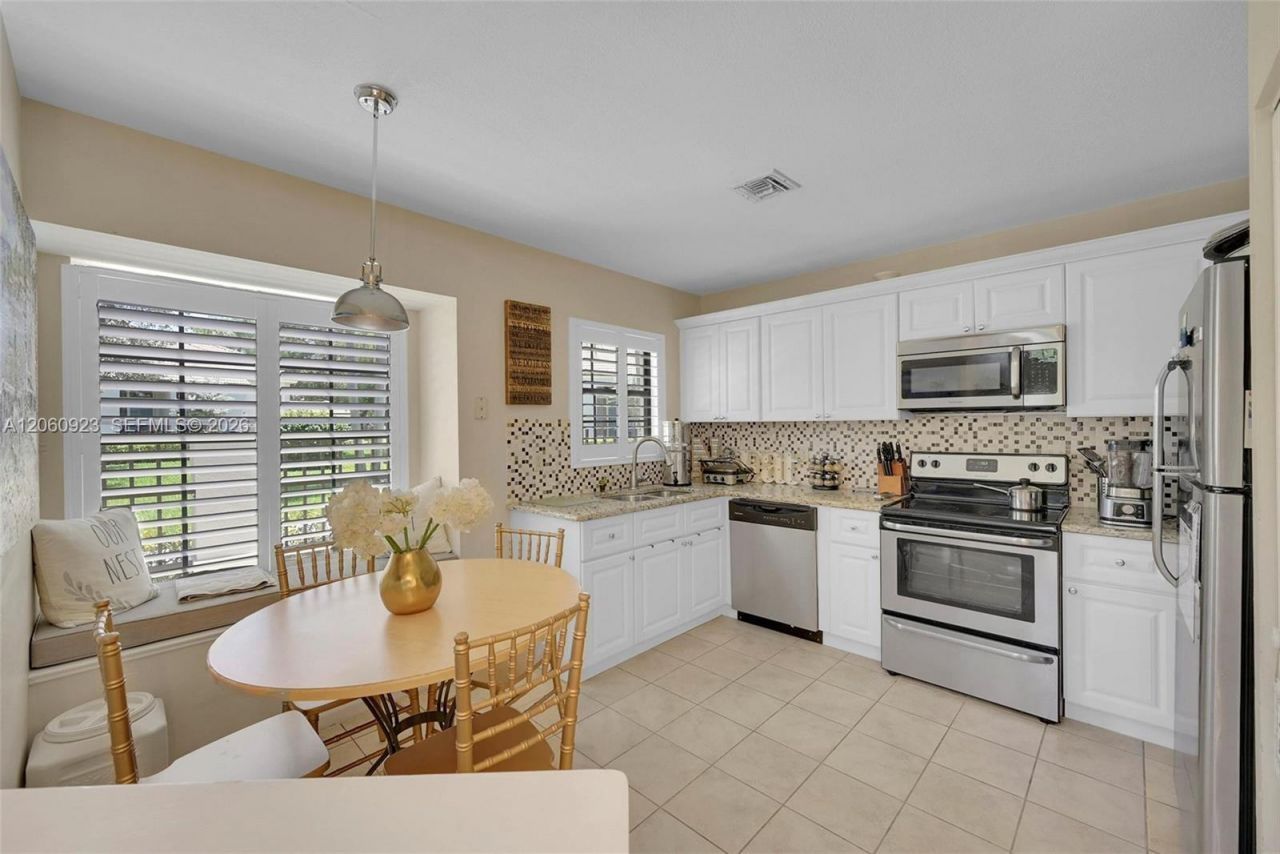 362 Prestwick Cir , Unit 3, Palm Beach Gardens, FL 33418 Photo