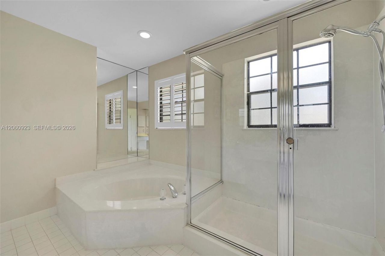 362 Prestwick Cir , Unit 3, Palm Beach Gardens, FL 33418 Photo