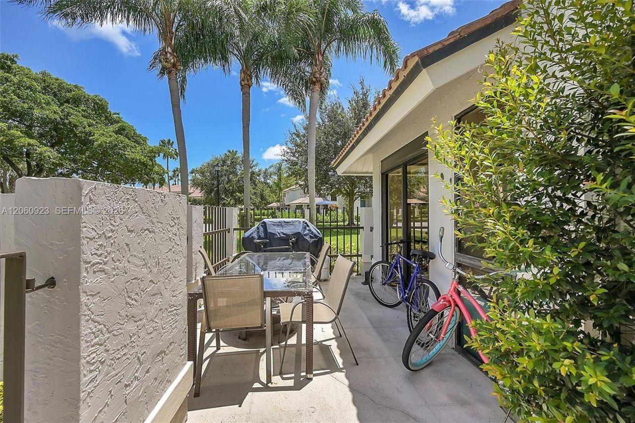 362 Prestwick Cir , Unit 3, Palm Beach Gardens, FL 33418 Photo