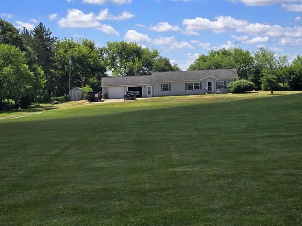 17721 Lewis Road, Cement City, MI 49233
