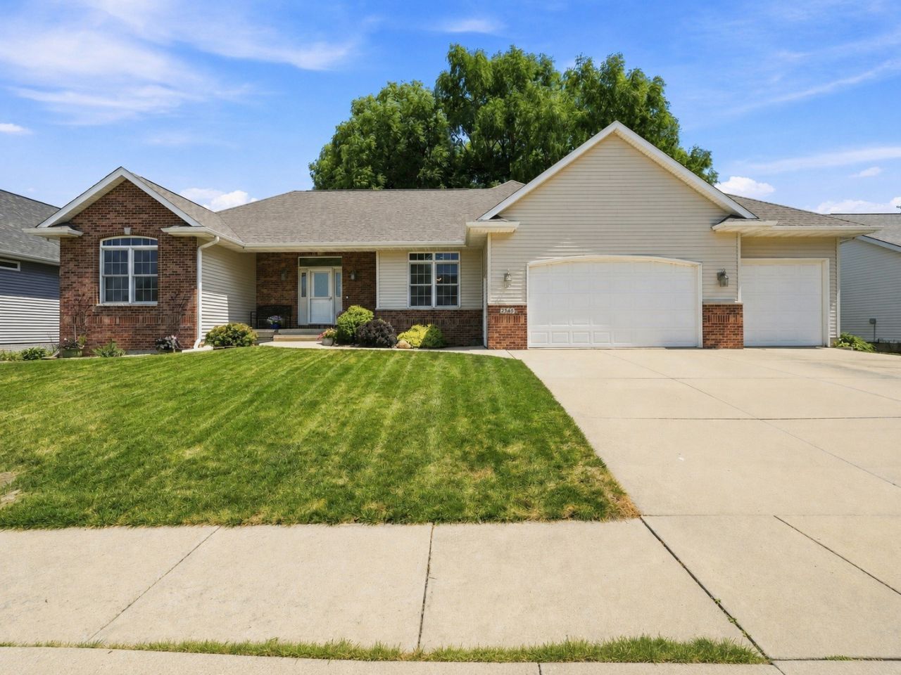 2865 Winchester Drive, Marion, IA 52302 Main Photo