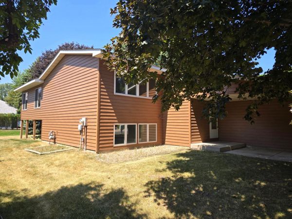3231 Meadowbrook Court , Vadnais Heights, MN 55127