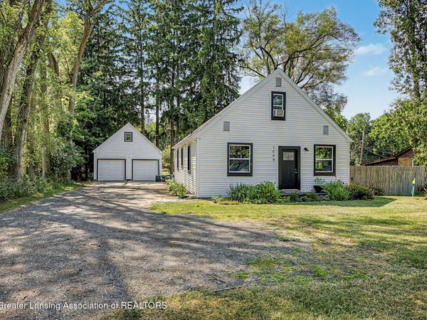 1009 N Waverly Road, Lansing, MI 48917