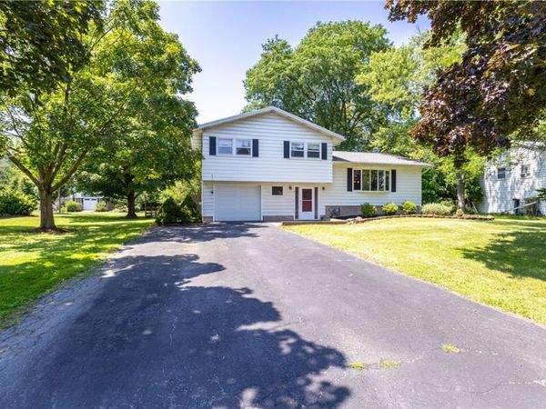 8 Lomar Drive , Geneva, NY 14456