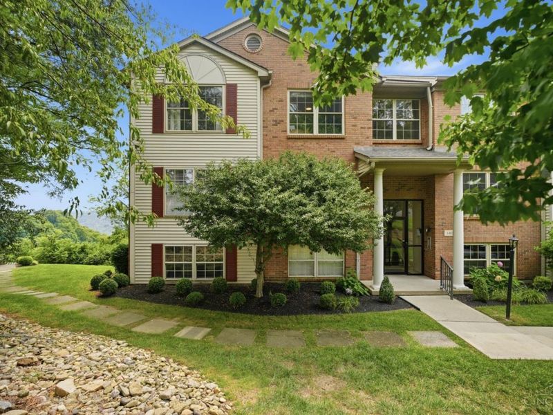 140 Palisades Point, Unit 5, Cincinnati, OH 45238 Photo 4