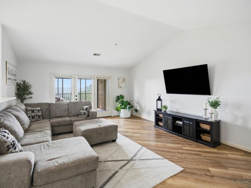 140 Palisades Point, Unit 5, Cincinnati, OH 45238 Photo 5