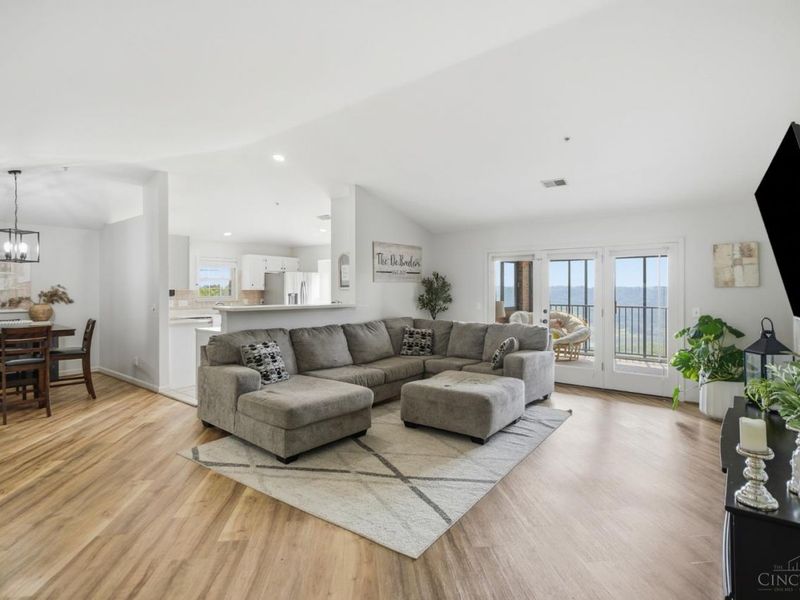140 Palisades Point, Unit 5, Cincinnati, OH 45238 Photo 6