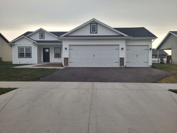 627 S Regulators Street , Rochelle, IL 61068
