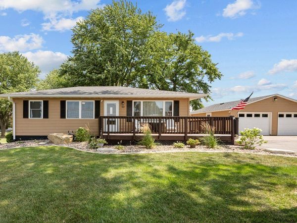 319 N 1ST Street, Long Grove, IA 52756