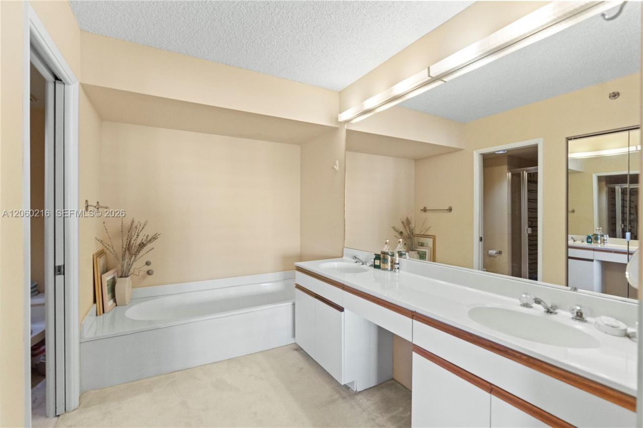 3600 Mystic Pointe Dr, Unit 1111, Aventura, FL 33180 Photo