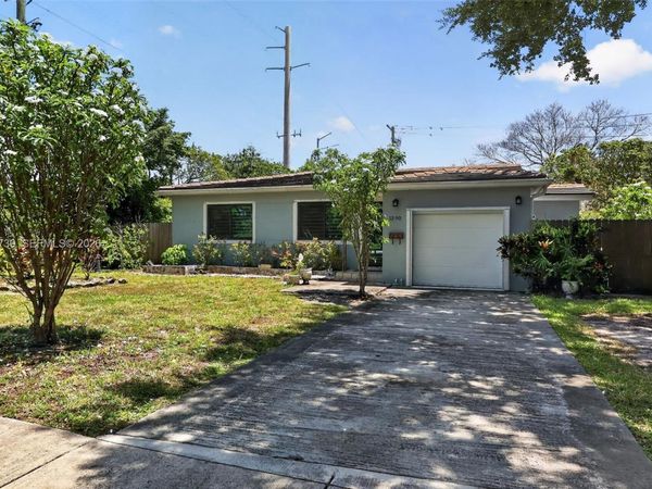 1390 NE 129th St , North Miami, FL 33161