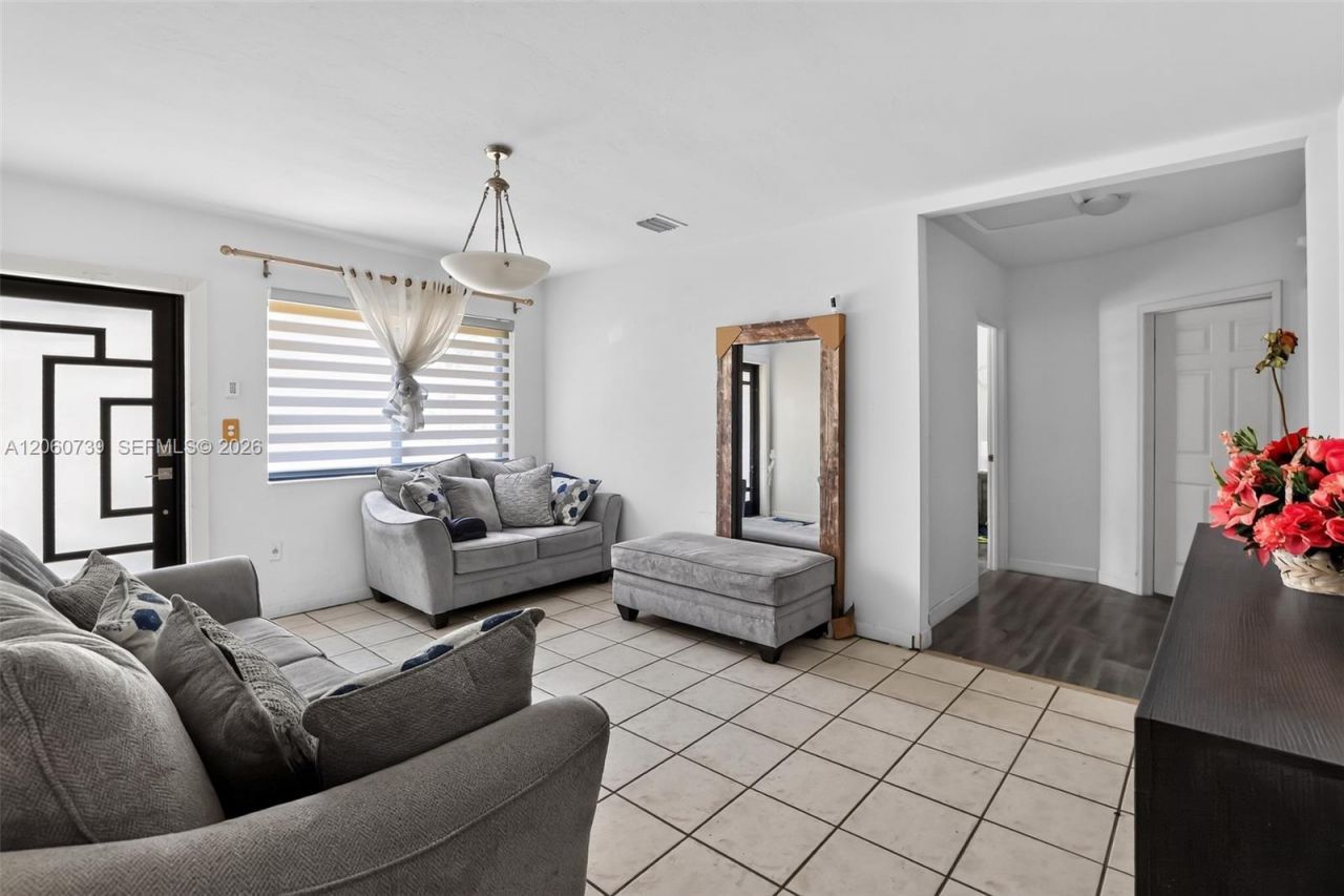 1390 NE 129th St, North Miami, FL 33161 Photo