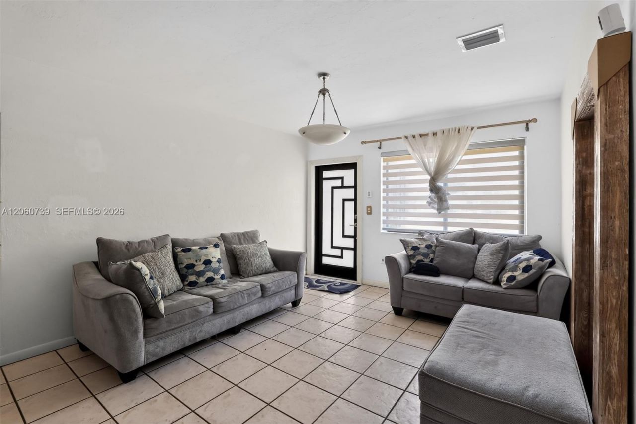 1390 NE 129th St, North Miami, FL 33161 Photo