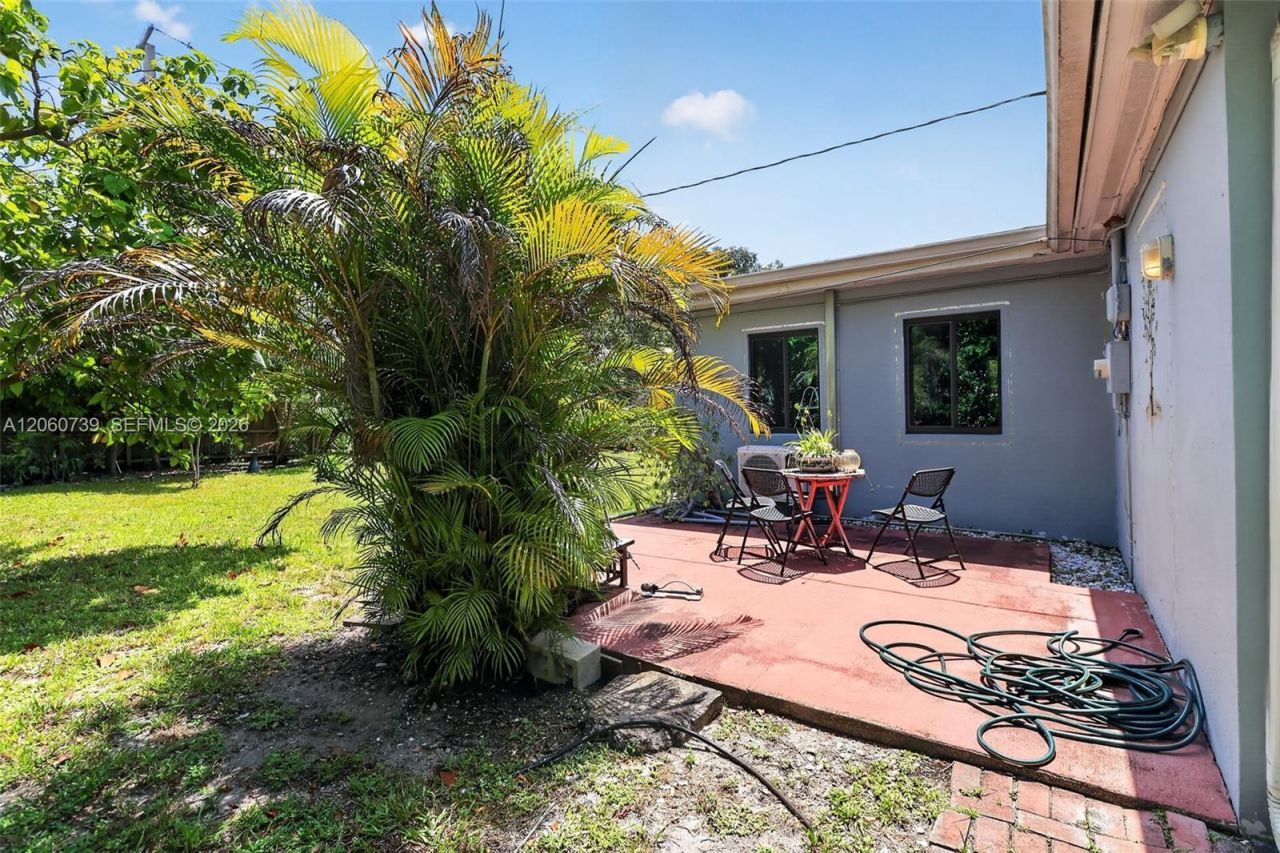 1390 NE 129th St, North Miami, FL 33161 Photo