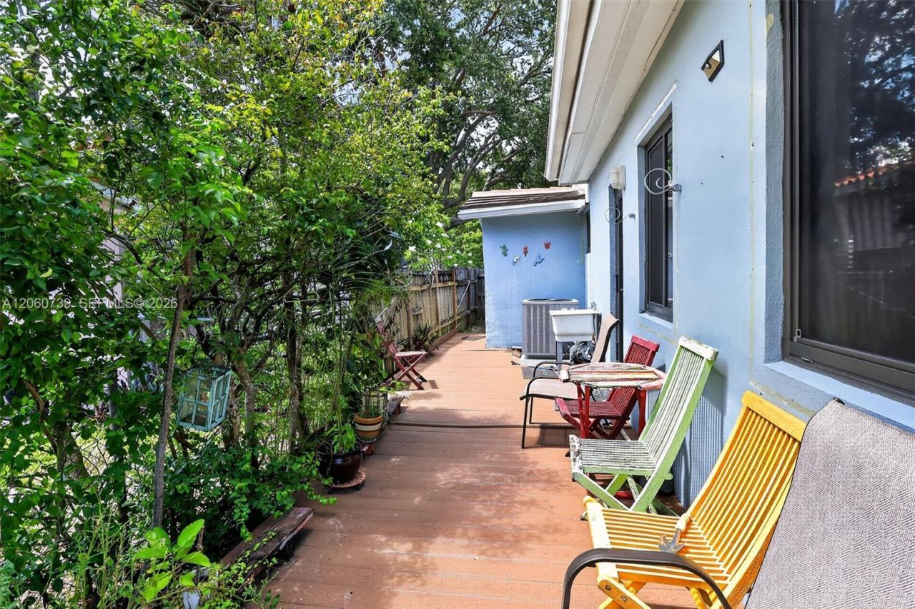 1390 NE 129th St, North Miami, FL 33161 Photo