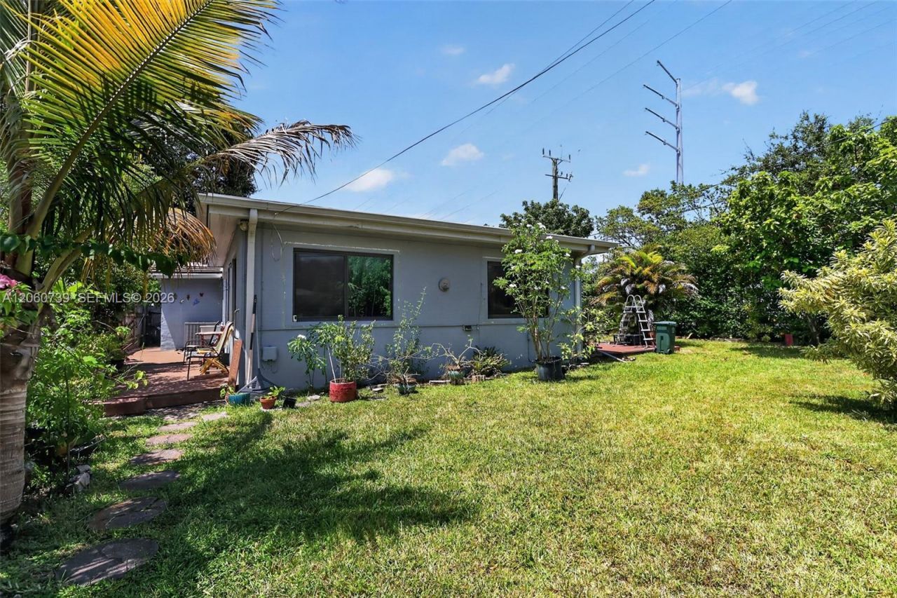 1390 NE 129th St, North Miami, FL 33161 Photo