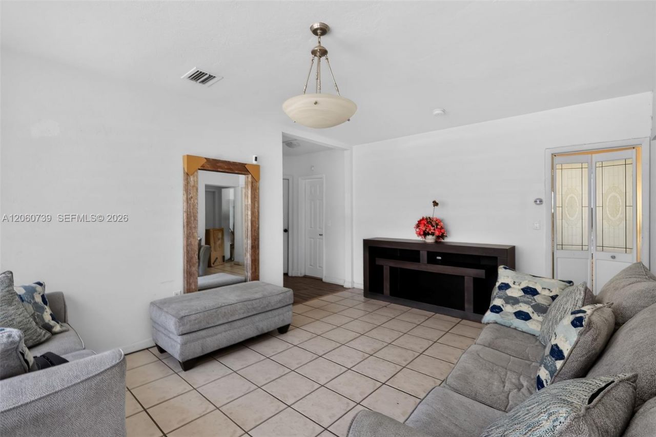 1390 NE 129th St, North Miami, FL 33161 Photo