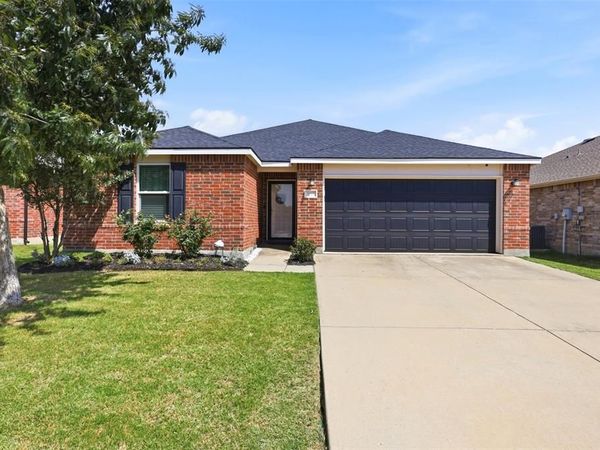 5925 Mountain Bluff Drive , Fort Worth, TX 76179