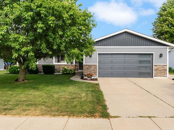 52 Hancock Lane, Evansville, WI 53536