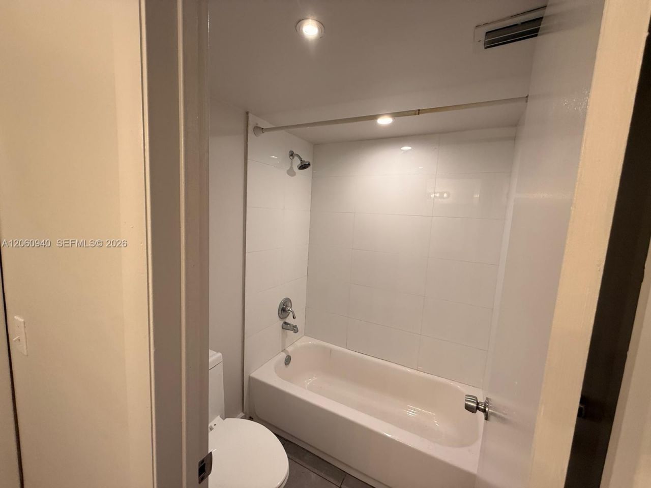 860 NE 209th Ter , Unit 104-33, Miami, FL 33179 Photo