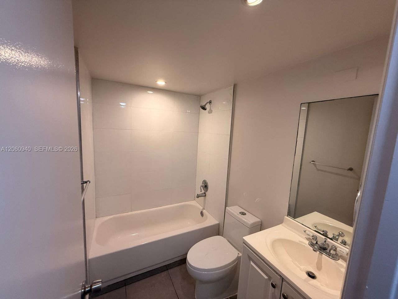 860 NE 209th Ter , Unit 104-33, Miami, FL 33179 Photo