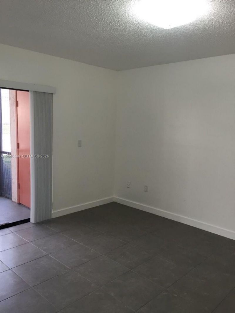 860 NE 209th Ter , Unit 104-33, Miami, FL 33179 Photo