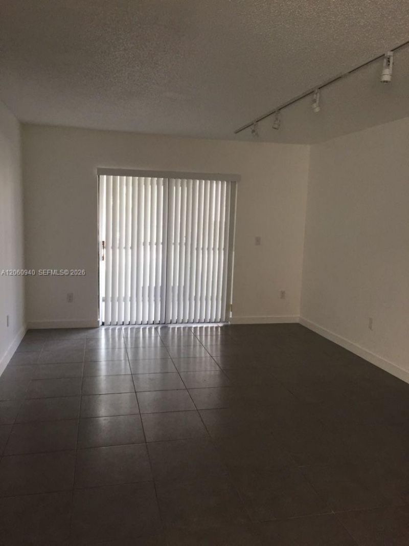 860 NE 209th Ter , Unit 104-33, Miami, FL 33179 Photo