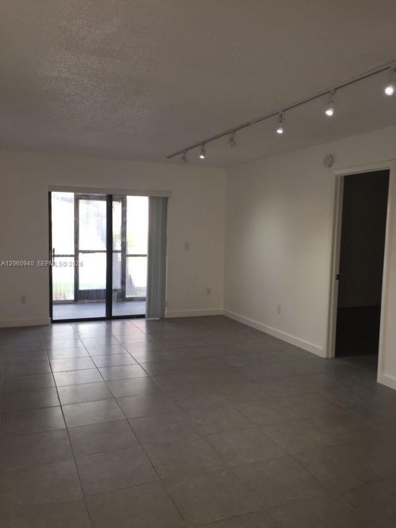 860 NE 209th Ter , Unit 104-33, Miami, FL 33179 Photo