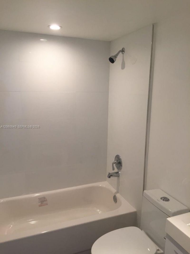 860 NE 209th Ter , Unit 104-33, Miami, FL 33179 Photo