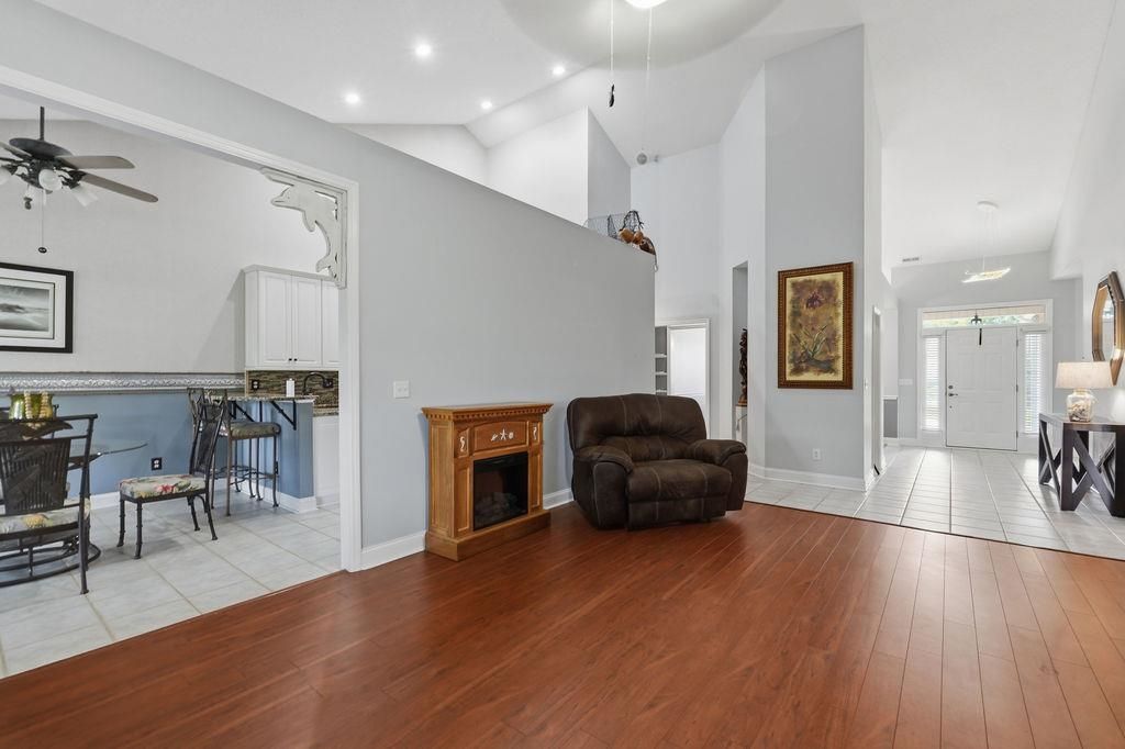 4889 Westwind Dr. Photo 10