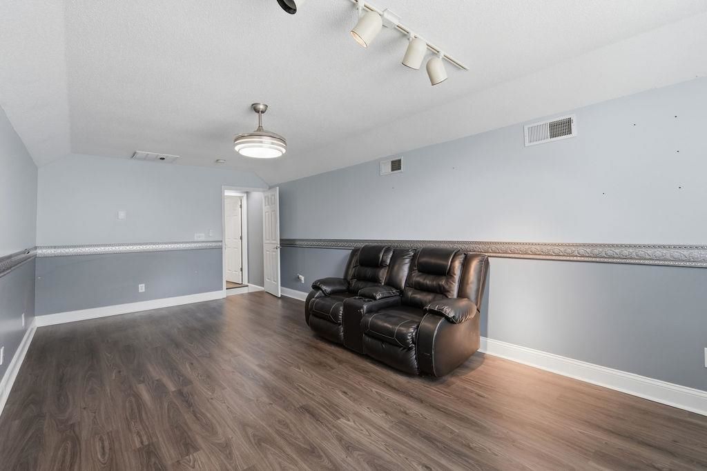 4889 Westwind Dr. Photo 40