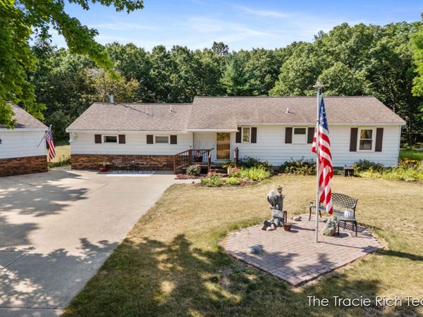 7640 9 Mile Road NE, Rockford, MI 49341