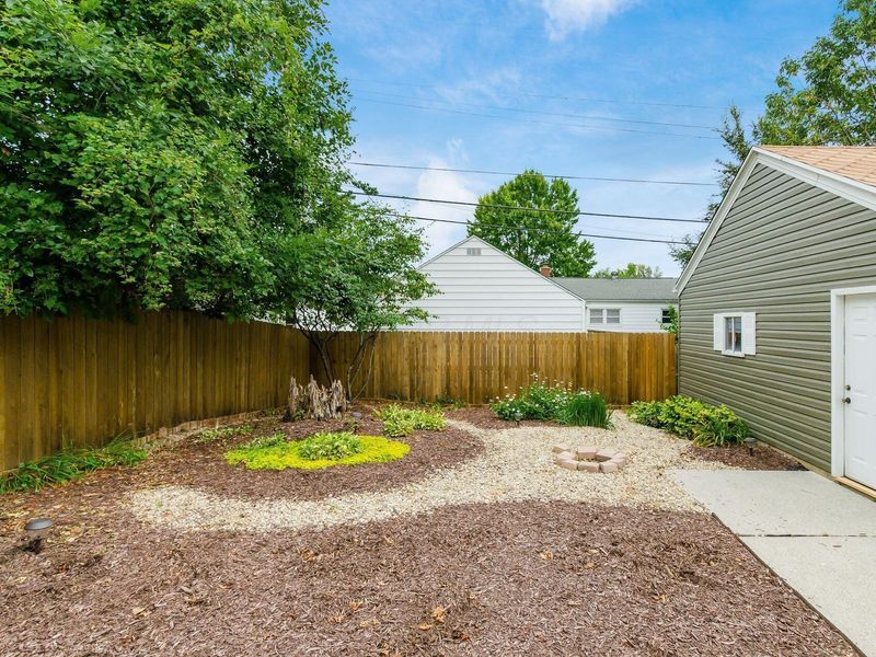 1834 E Beaumont Road , Columbus, OH 43224 Photo 11