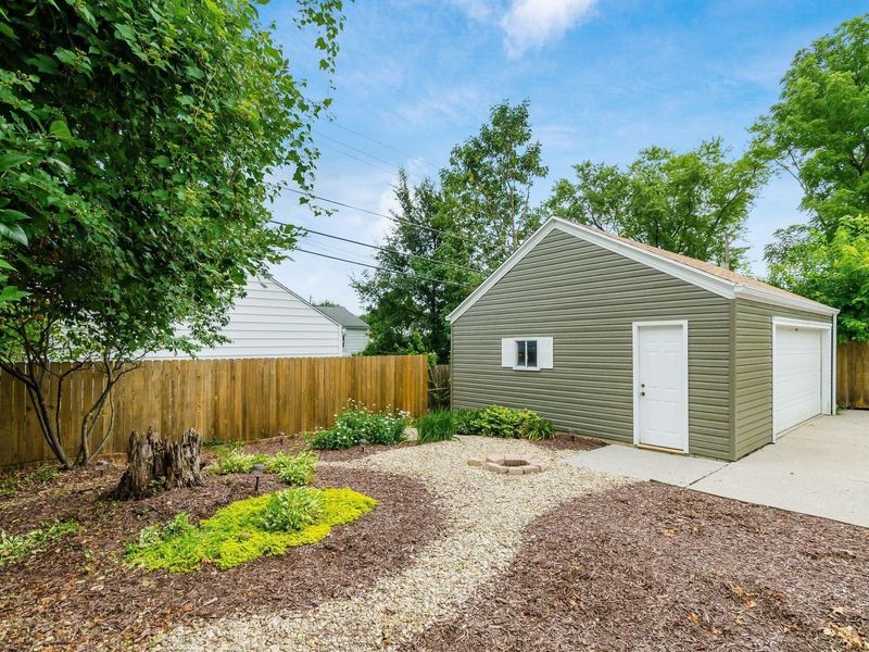 1834 E Beaumont Road , Columbus, OH 43224 Photo 12