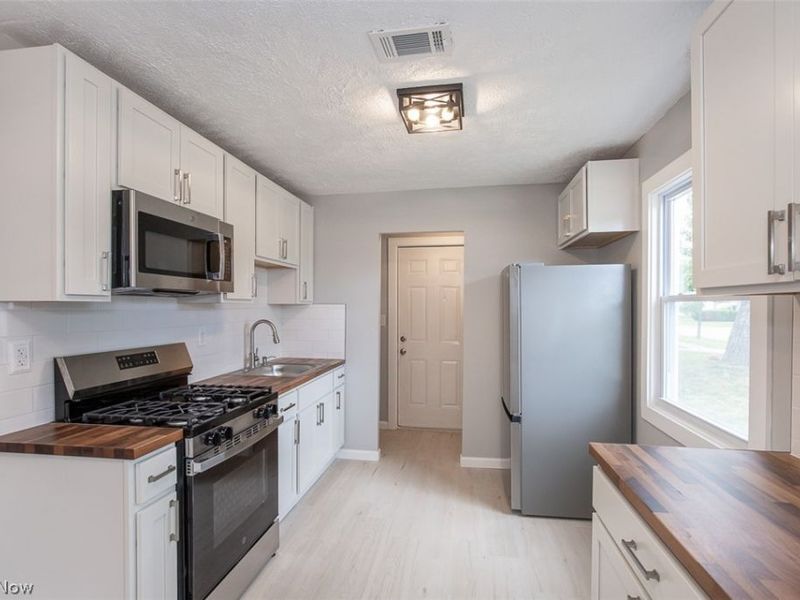 12215 Guardian Boulevard , Cleveland, OH 44135 Photo 6