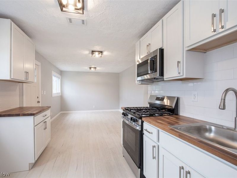 12215 Guardian Boulevard , Cleveland, OH 44135 Photo 7