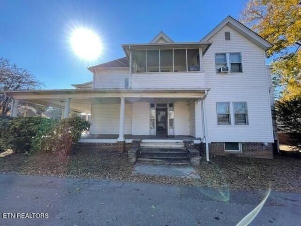 121 Stanley Ave, Maryville, TN 37803