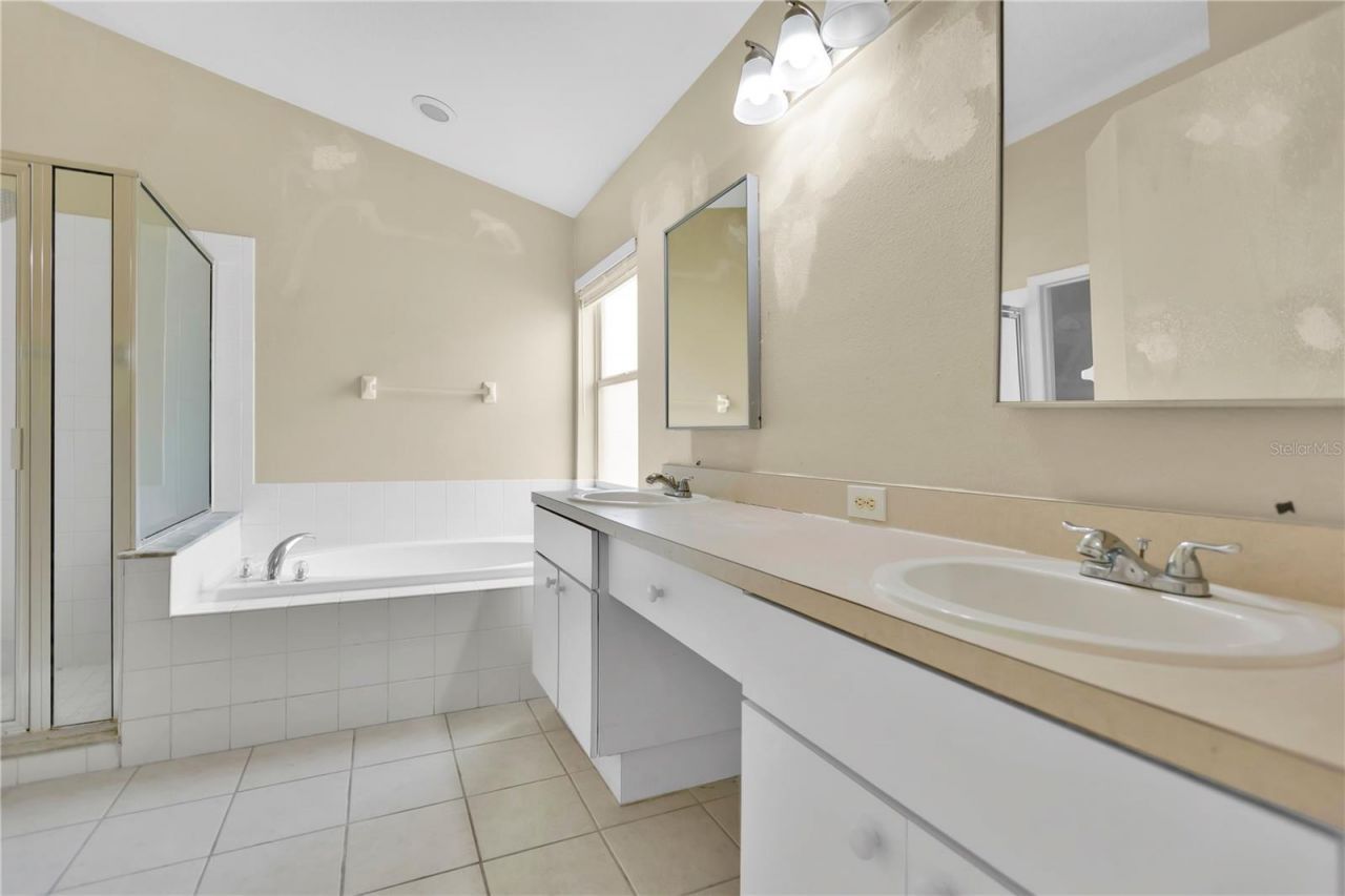 1422 Lake Shore Ranch Drive, Seffner, FL 33584 Photo