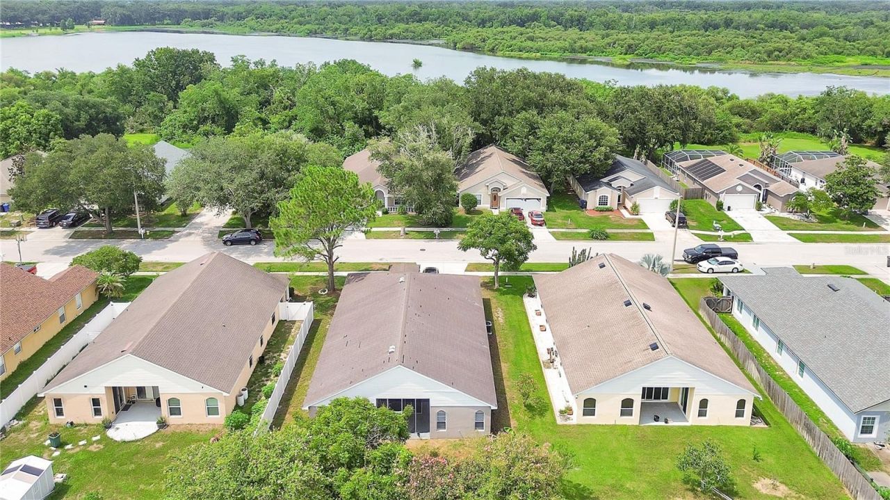 1422 Lake Shore Ranch Drive, Seffner, FL 33584 Photo