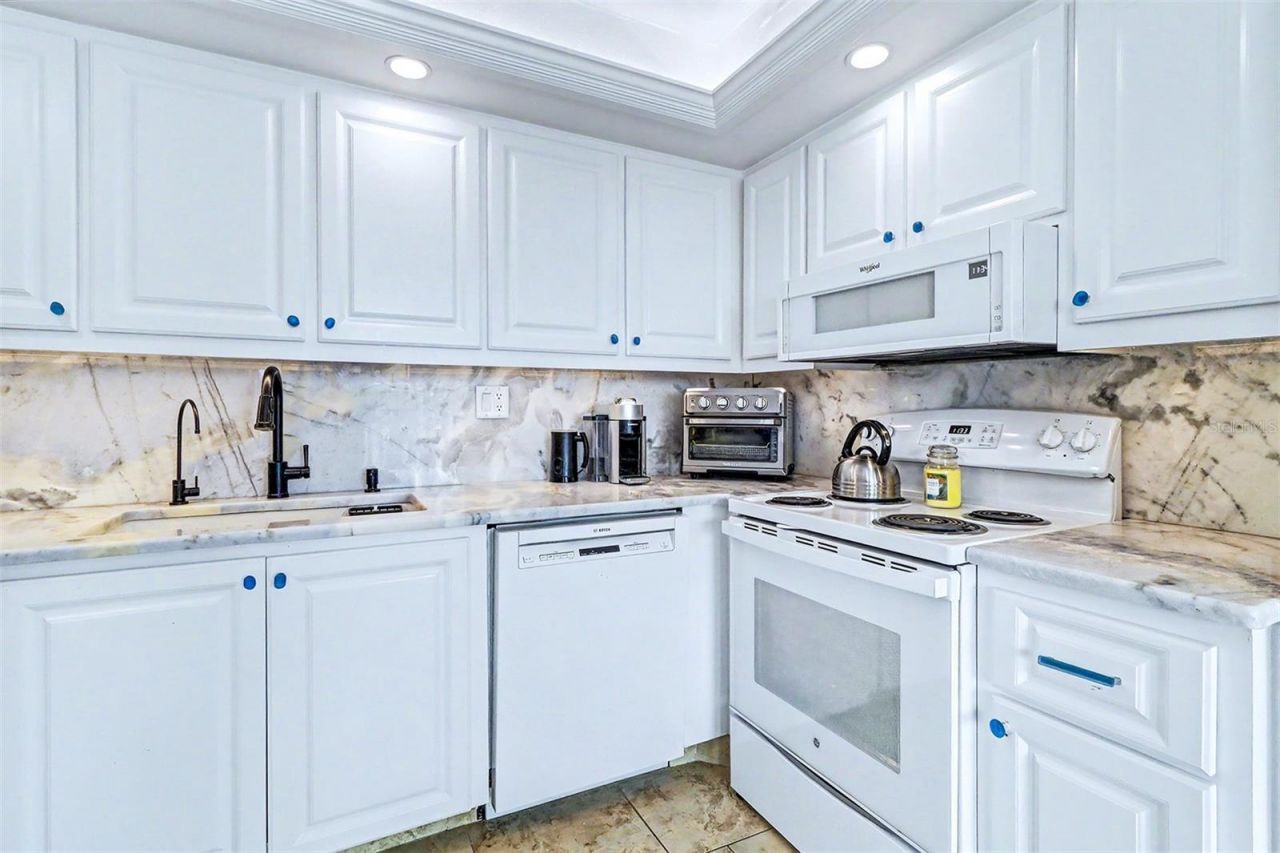 6145 Sun Boulevard, Unit 306, Saint Petersburg, FL 33715 Photo