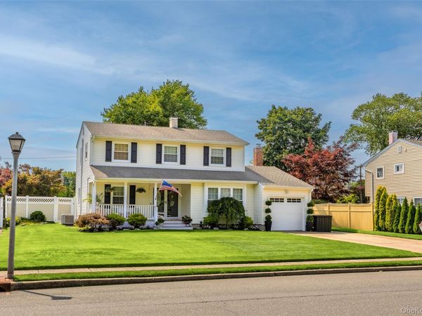 334 Greenbelt Parkway , Holtsville, NY 11742