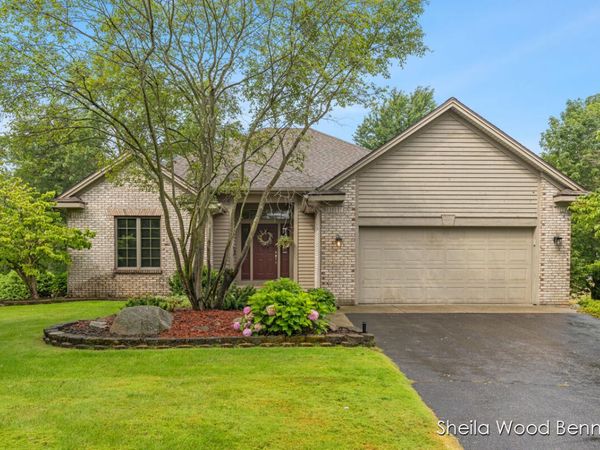 7023 Camelback Drive NE, Rockford, MI 49341