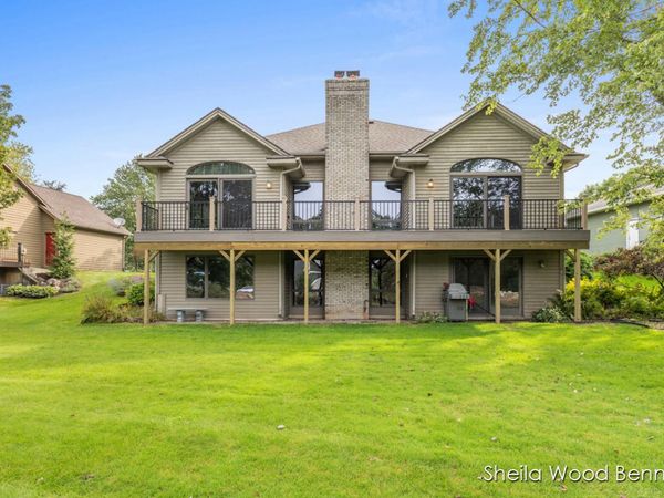 7023 Camelback Drive NE, Rockford, MI 49341